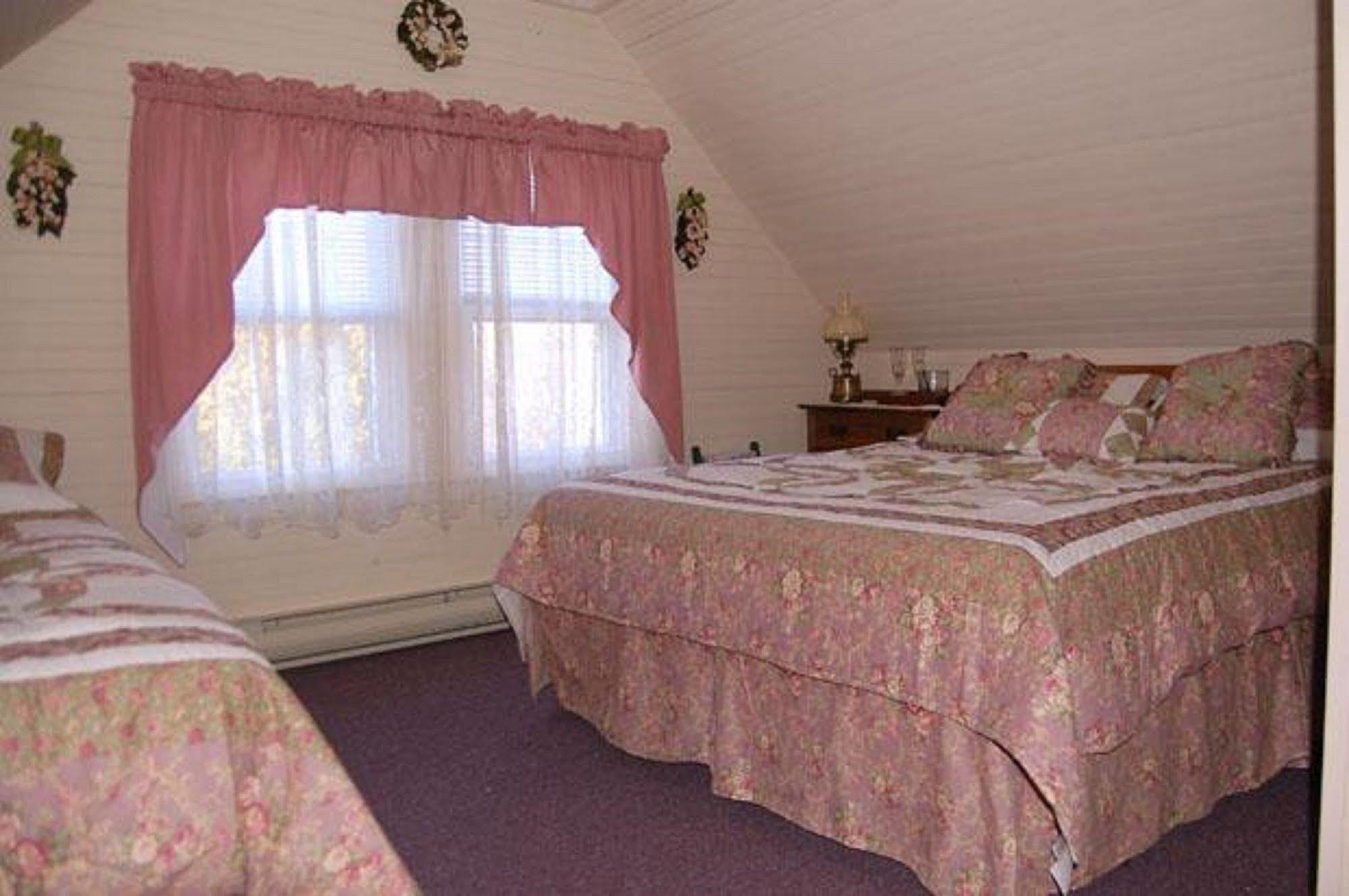 Atlantic Birches Inn B&B Old Orchard Beach Exterior photo